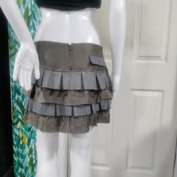 Bebe Punk Twee Metallic Gray Tiered Pleated Mini Skirt With Side 6 - Picture 5 of 9